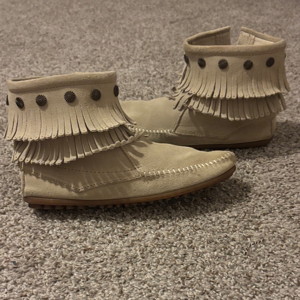 Minnetonka Beige Fringe Ankle Moccasins